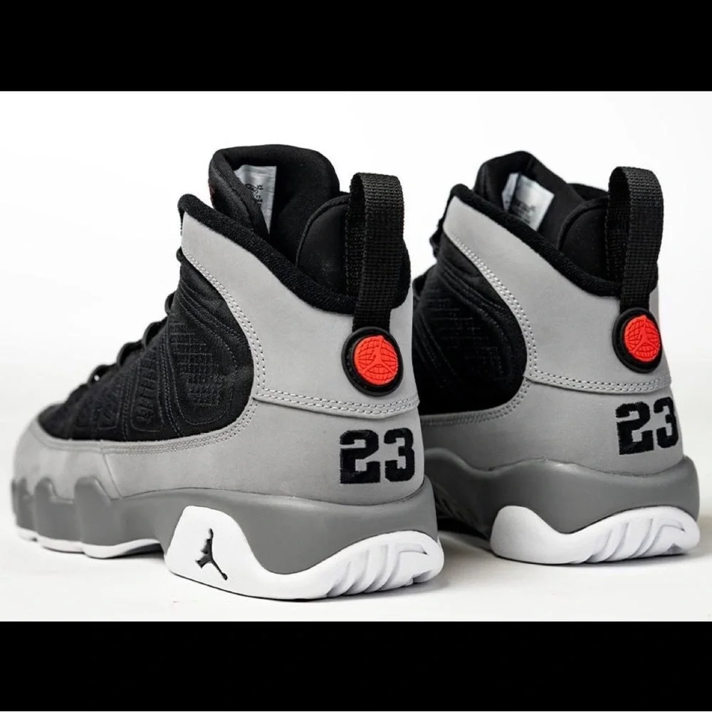 ❌SOLD❌ Air Jordan Retro 9 “Particle Grey” sneakers, New in Box, M9 - Picture 4 of 12